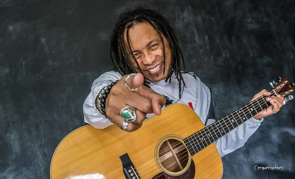 Ex-vocalista da Banda Papas da Língua se apresentará gratuitamente em Joaçaba no próximo sábado (18)