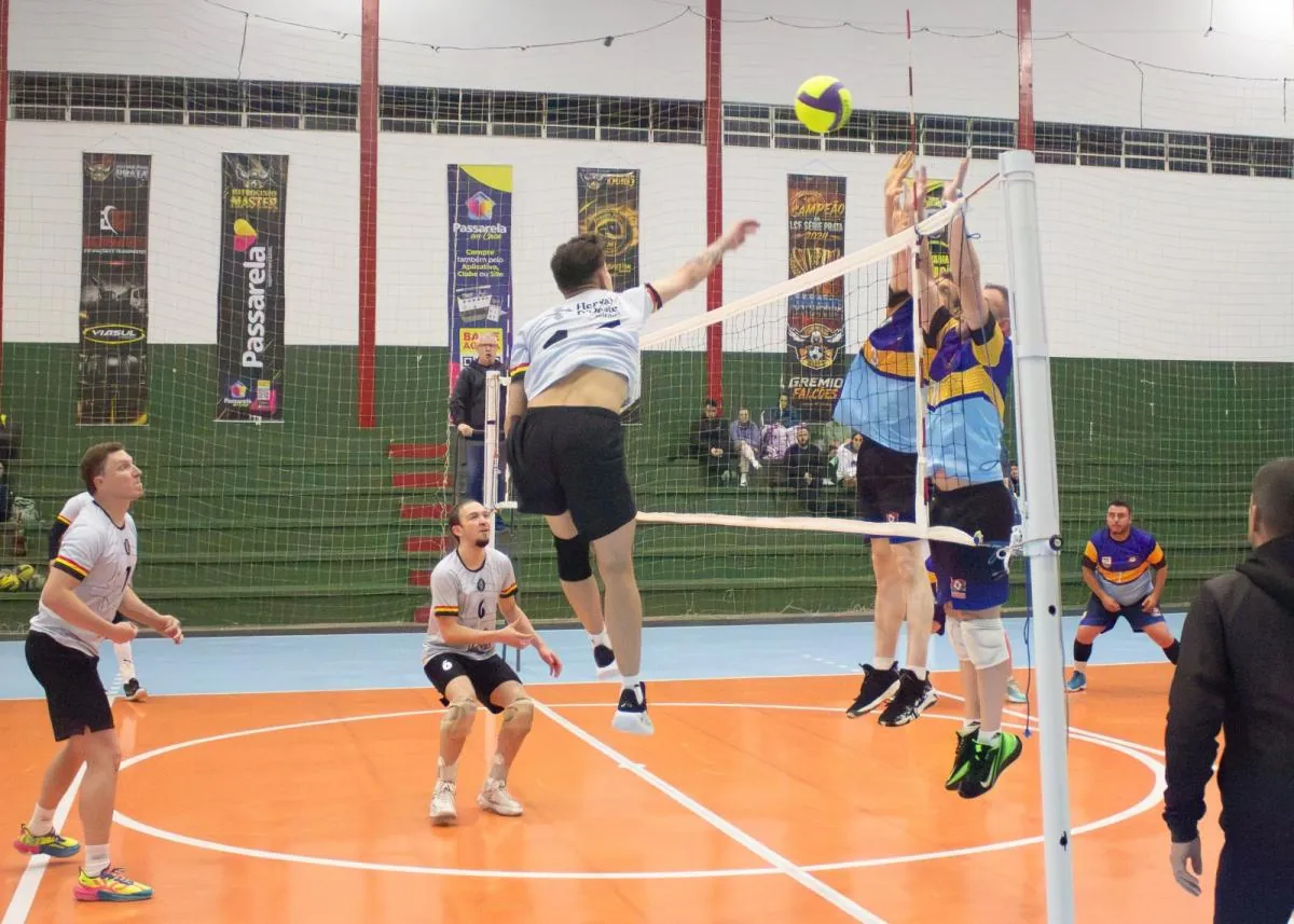 Finais da 1ª Copa Herval d’Oeste de Voleibol reúnem equipes da região neste sábado (25)