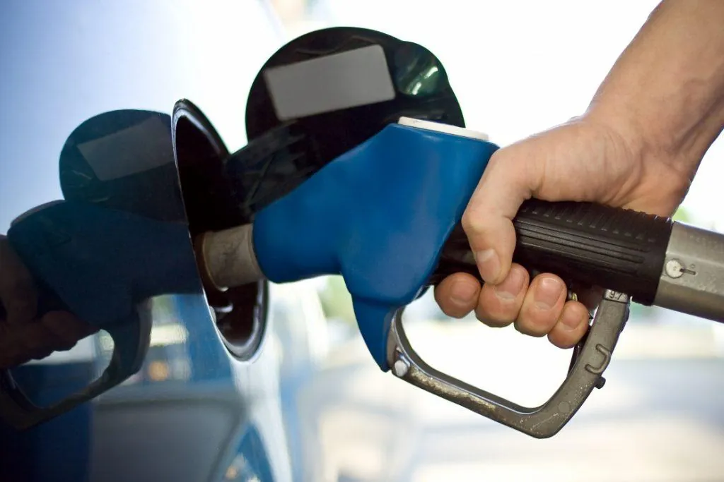 Petrobras anuncia aumento de 12% nos preços da gasolina