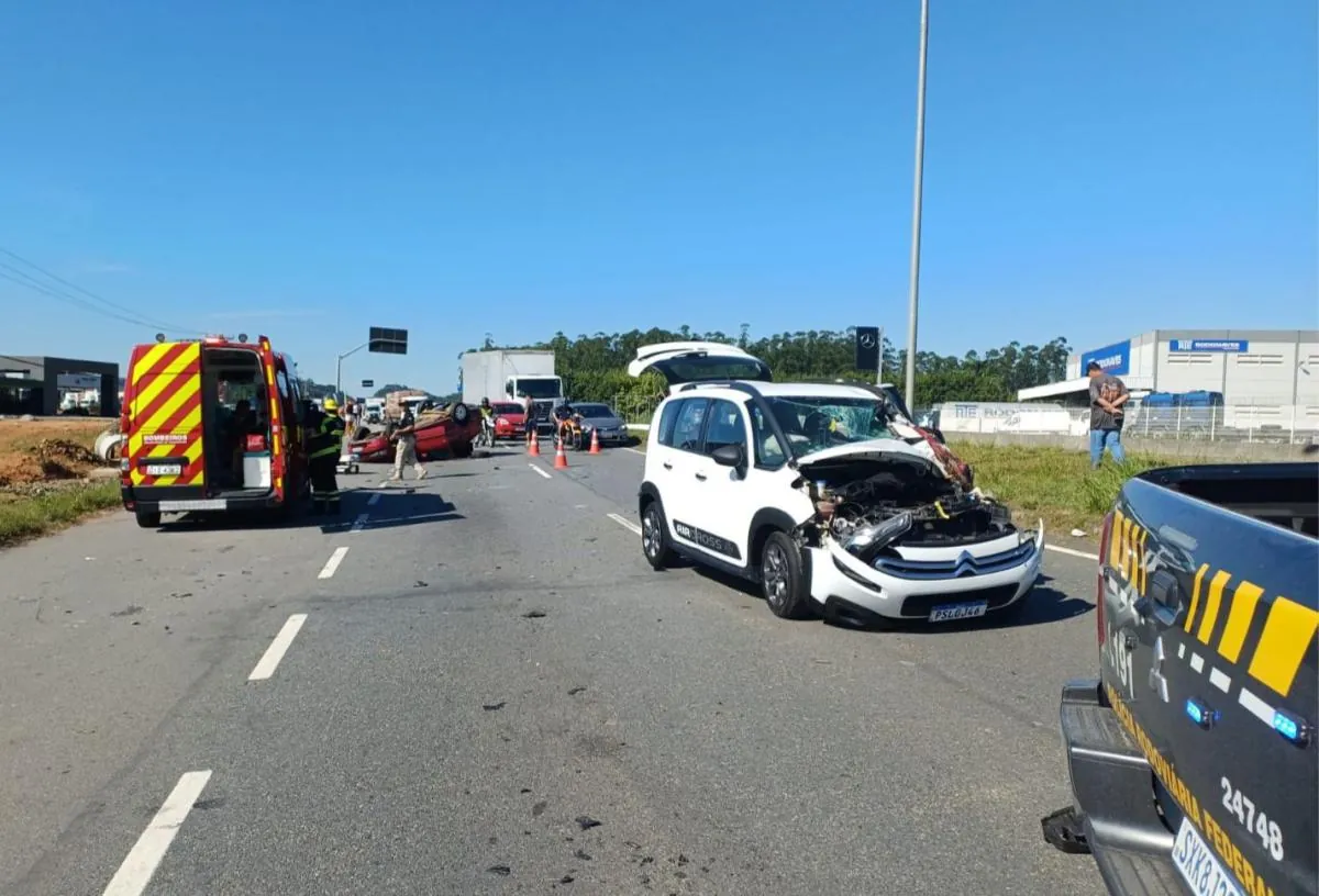 109 acidentes foram registrados nas rodovias federais catarinenses durante o feriadão de Tiradentes