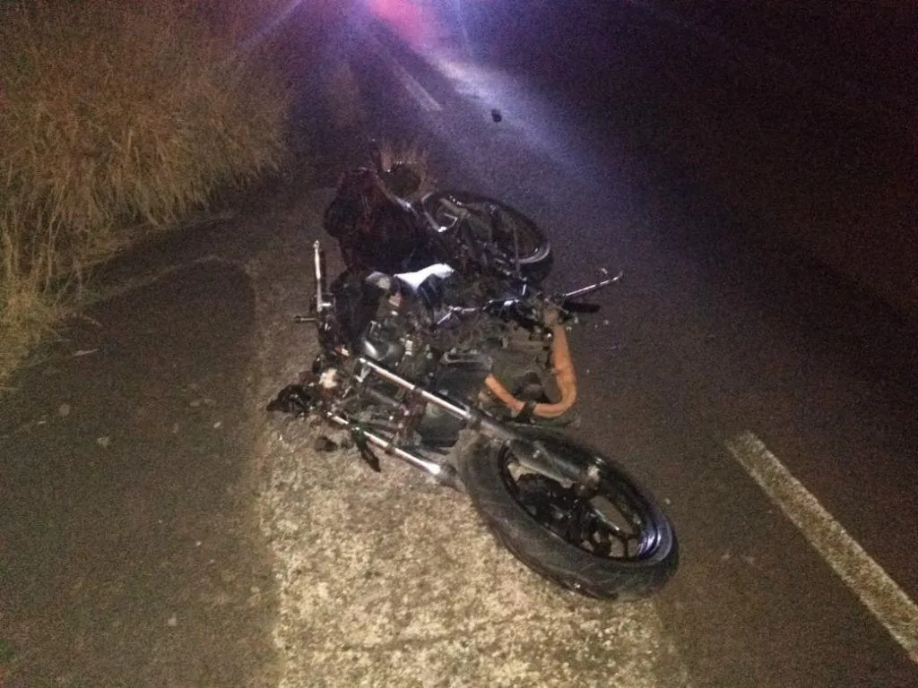 Jovem de 22 anos morre após colidir moto contra boi