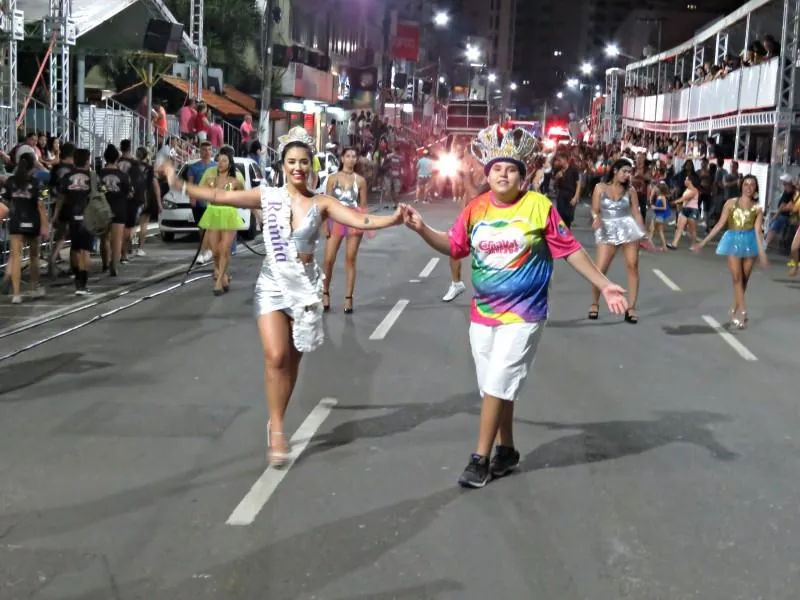 Escolas de samba realizam primeiro ensaio geral na Avenida