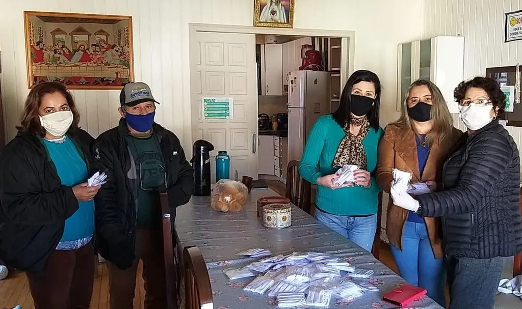 CDL/Joaçaba entrega máscaras para a Casa de Apoio