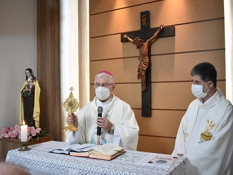 Dia de Santa Teresinha é celebrado com missa no HUST