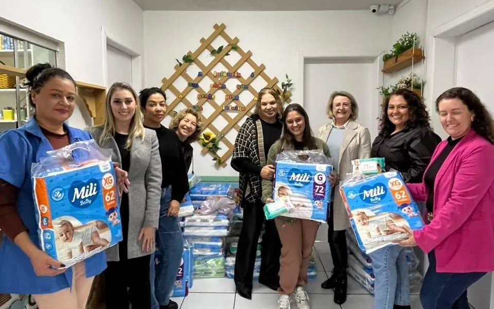 CDL Mulher de Joaçaba realiza doação de fraldas e itens de higiene para CEI Nossa Senhora de Lourdes