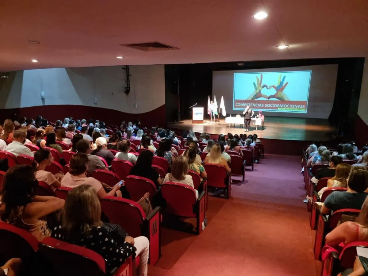 Professores da Rede Municipal de Ensino de Joaçaba realizam formação continuada