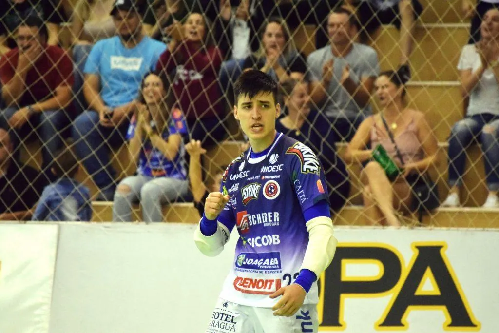 Pedro do Joaçaba Futsal concorre ao prêmio de melhor goleiro da LNF 2020