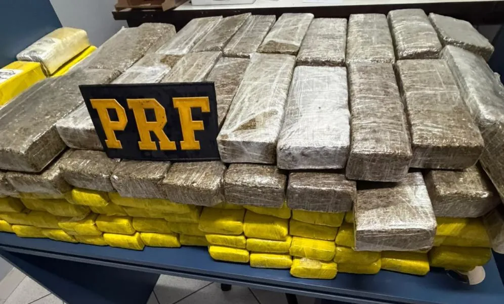 De Água Doce a Lebon Régis: PRF acompanha veículo por 200 km e apreende 100 kg de maconha