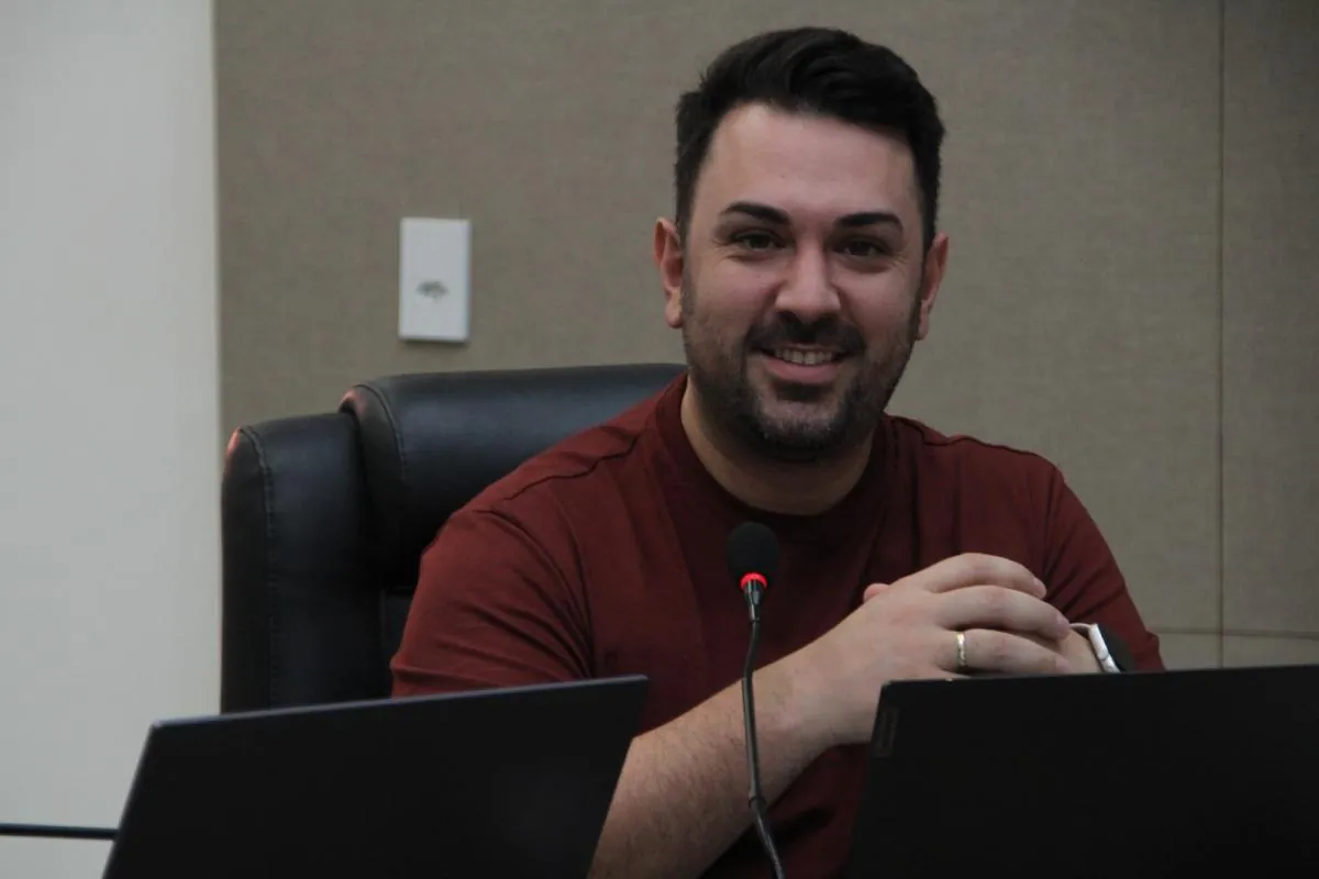 Diego Bairros apresenta projeto que visa homenagear professores aposentados