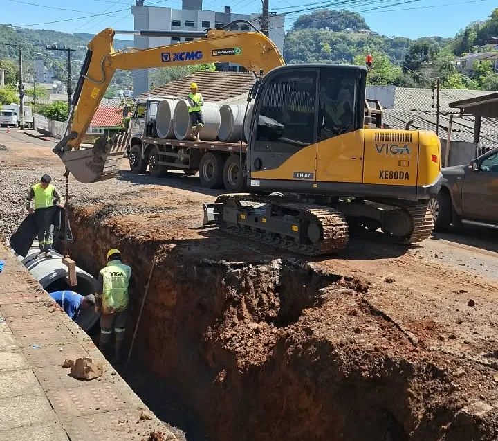 Teve início a obra de drenagem na Rua Santa Catarina, em Herval d’Oeste