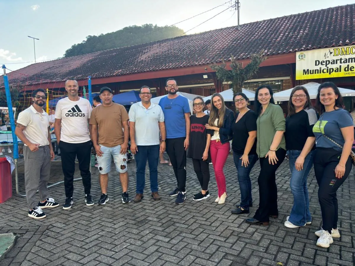 Secretaria de Educação de Herval d’Oeste realizou evento na Praça da Estação Ferroviária