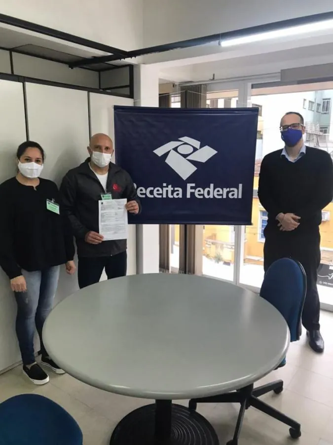 HEMOSC recebe veículo cabine dupla doado pela Receita Federal
