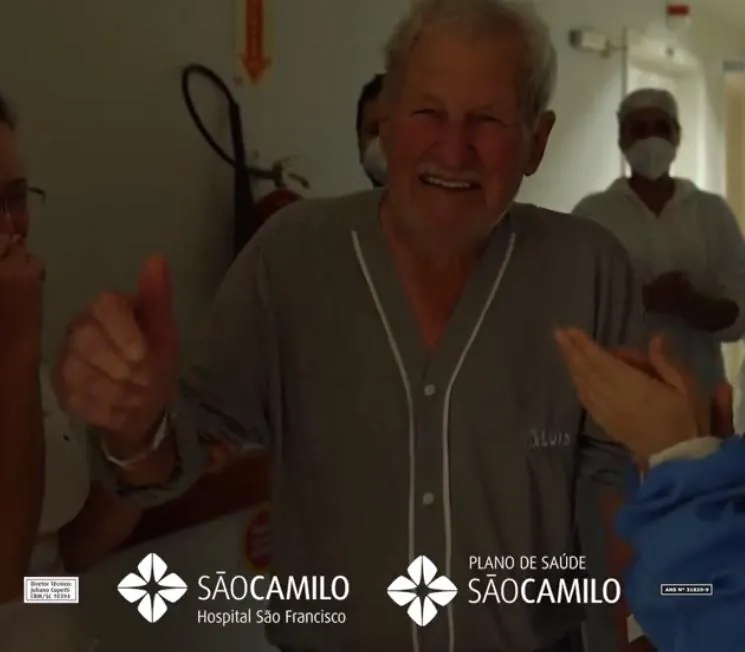 Idoso de 90 anos é aplaudido por equipe de hospital em Concórdia ao vencer a Covid-19