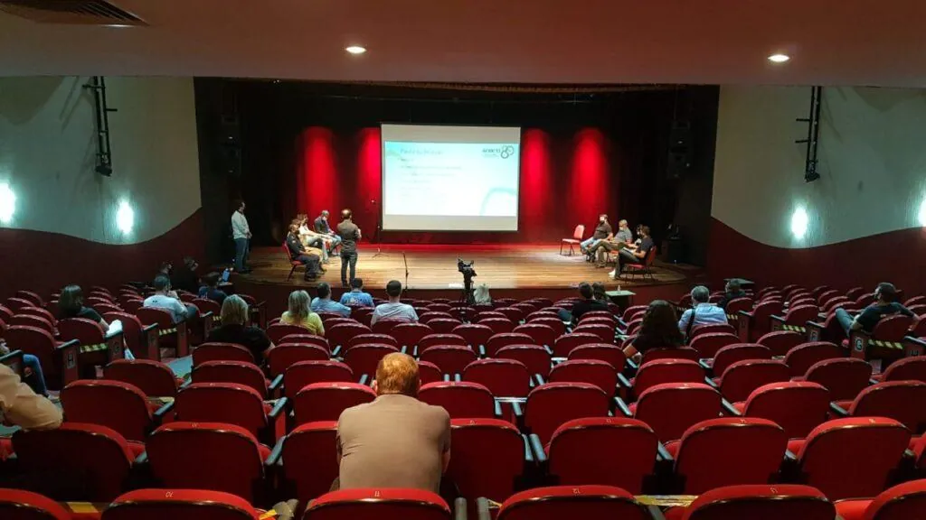 Setor de eventos realiza reunião visando à retomada das atividades