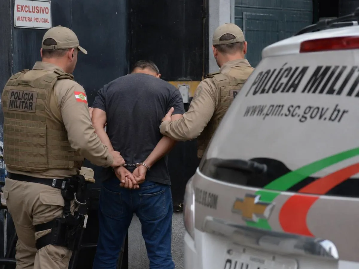 PM CUMPRE MANDADO DE PRISÃO EM HERVAL D’OESTE