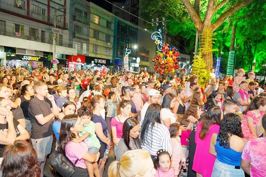 Natal Encantado ilumina Joaçaba com Magia e Alegria na Abertura Oficial