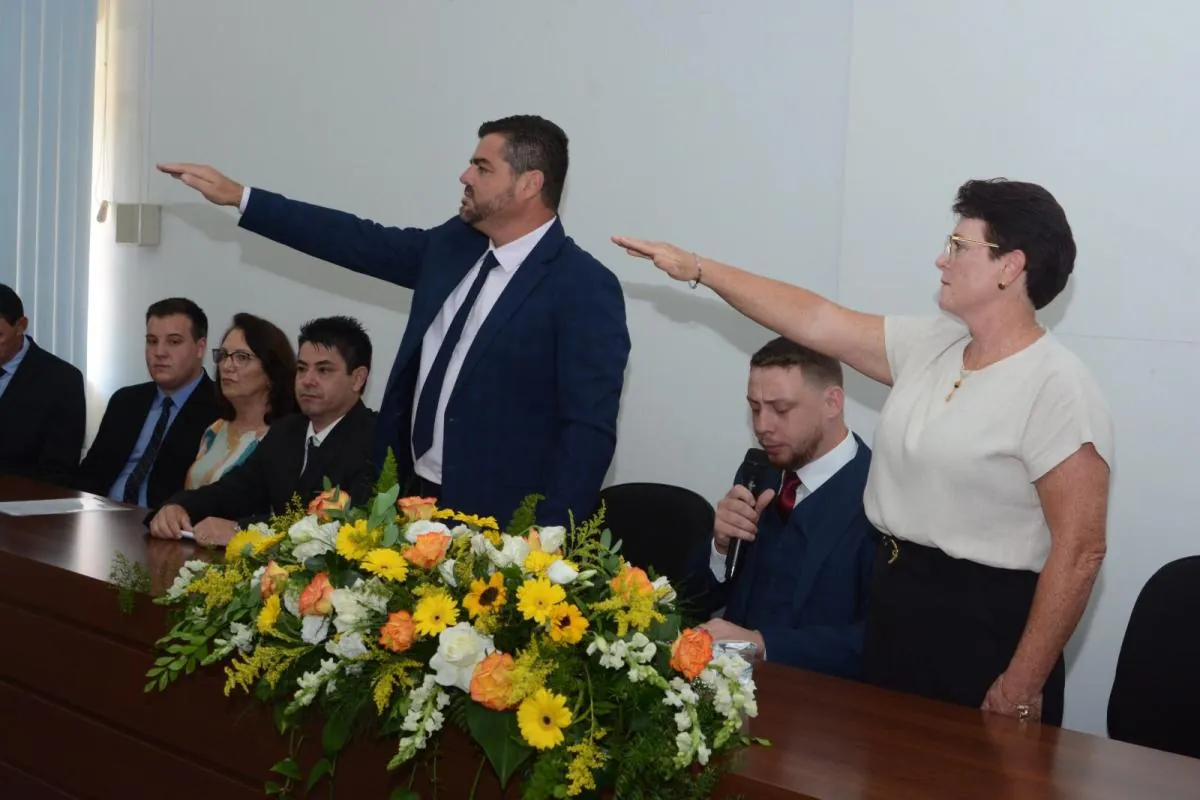 Juliano Schneider e Tita são empossados como Prefeito e Vice de Luzerna