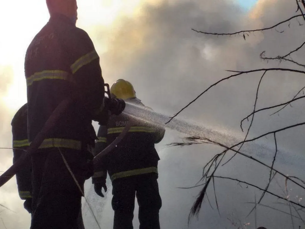 Incêndio destrói casa desabitada em Joaçaba