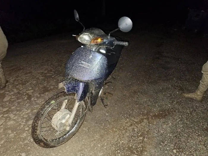 Motocicleta furtada em Joaçaba é encontrada escondida em área de mata em Herval d’Oeste