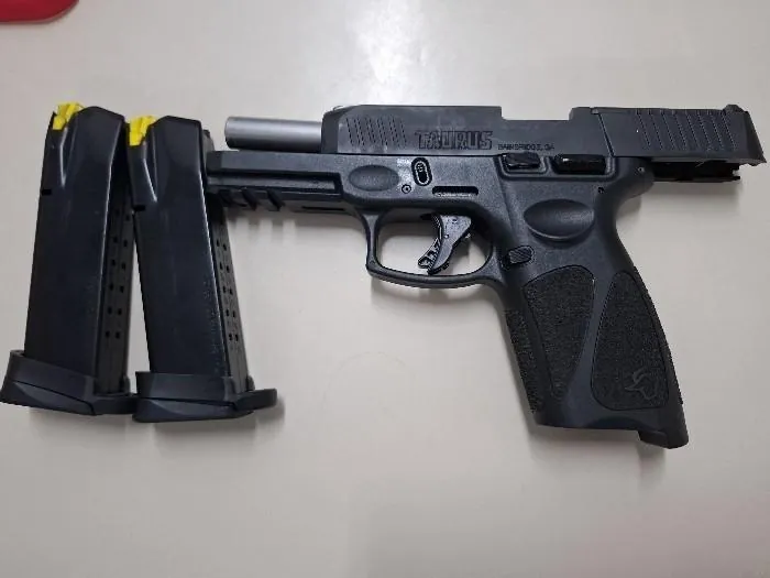 Homem é preso por agredir companheira e tem duas armas de fogo apreendidas em Luzerna