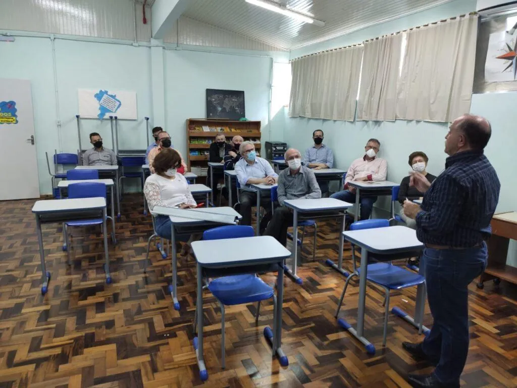 Escola Municipal Rotary Fritz Lutch recebe visita do Rotary Clube de Joaçaba