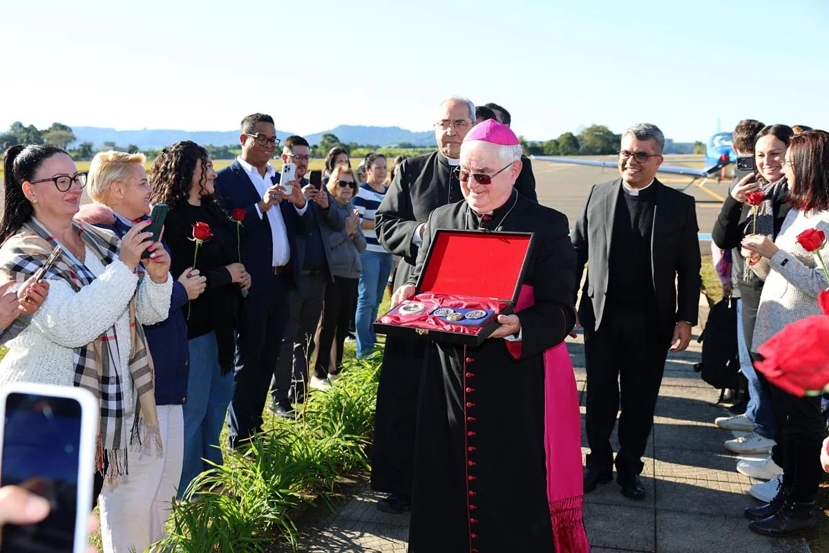 Relíquias de Santa Teresinha do Menino Jesus, São Luís e Santa Zélia chegam na Diocese de Joaçaba