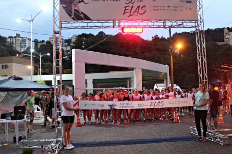Cerca de 150 mulheres participaram da Corrida e Caminhada Para Elas