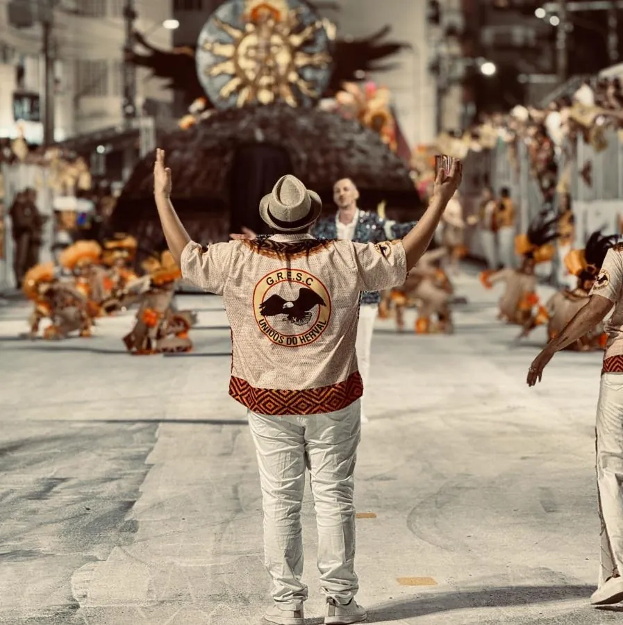 Cerca de 15 mil pessoas prestigiaram a primeira noite de desfile em Joaçaba