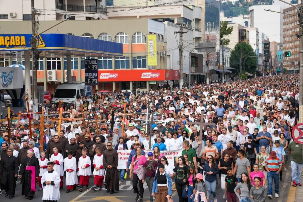 Romaria de Frei Bruno reúne milhares de fiéis em Joaçaba
