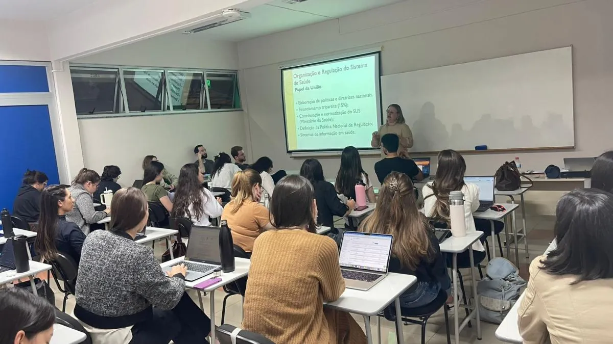 Secretária de Saúde ministra aula sobre organização e regulação do SUS para acadêmicos de Medicina da Unoesc Joaçaba
