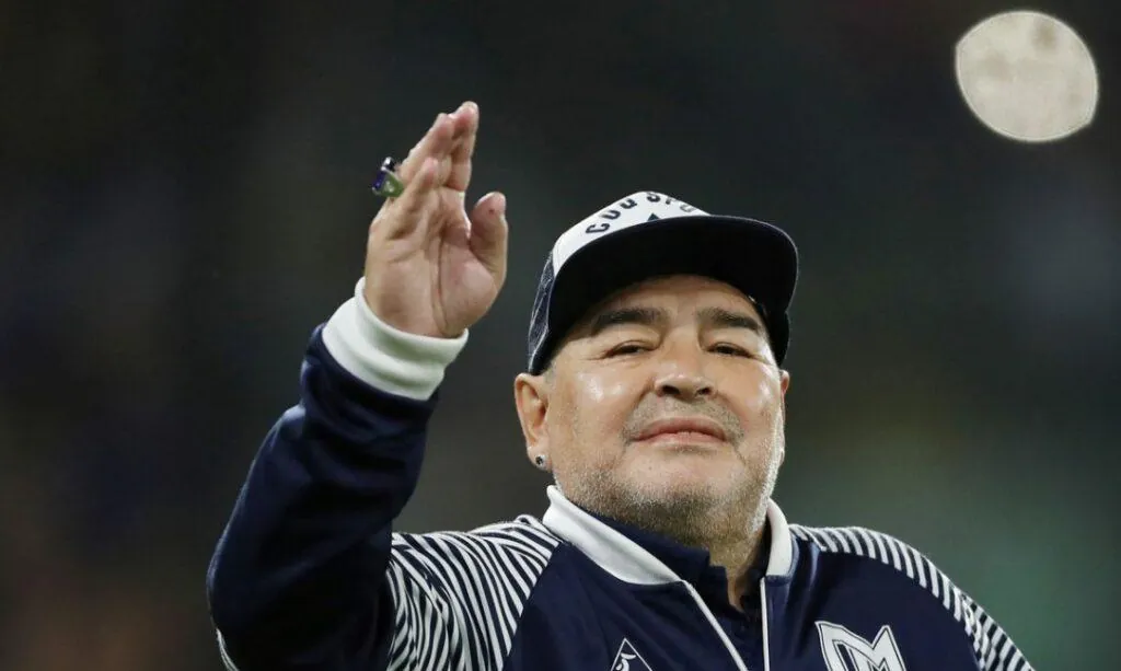 Um dos maiores da história: Diego Maradona morre aos 60 anos, após parada cardiorrespiratória