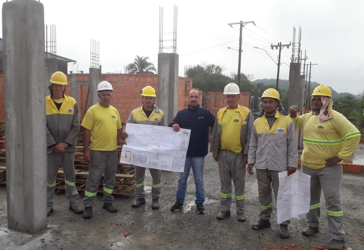 Vereador visita obras da nova creche