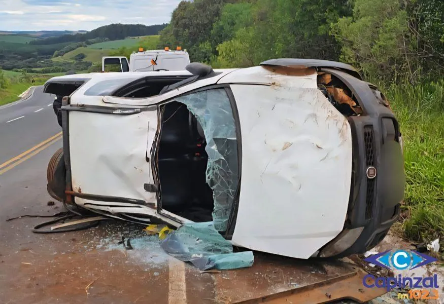 Homem fica ferido após capotamento de picape na SC-390