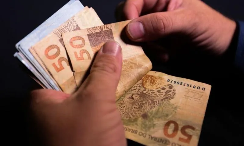 Salário mínimo passa a ser de R$ 1.212 a partir de janeiro
