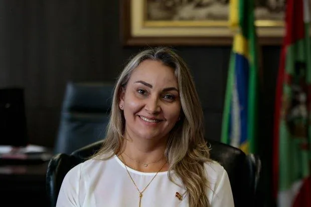 “Sou contrária ao nazismo”, diz Daniela Reinehr sobre holocausto