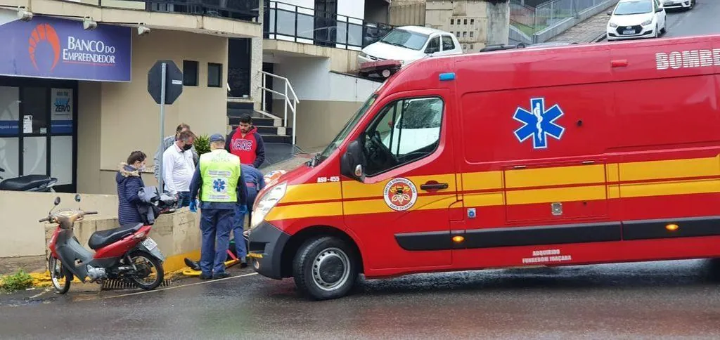 Acidente é provocado por óleo na pista na Duque de Caxias, em Joaçaba