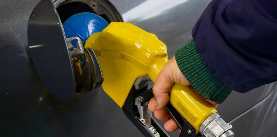 Preço médio da gasolina sobe após 15 quedas consecutivas
