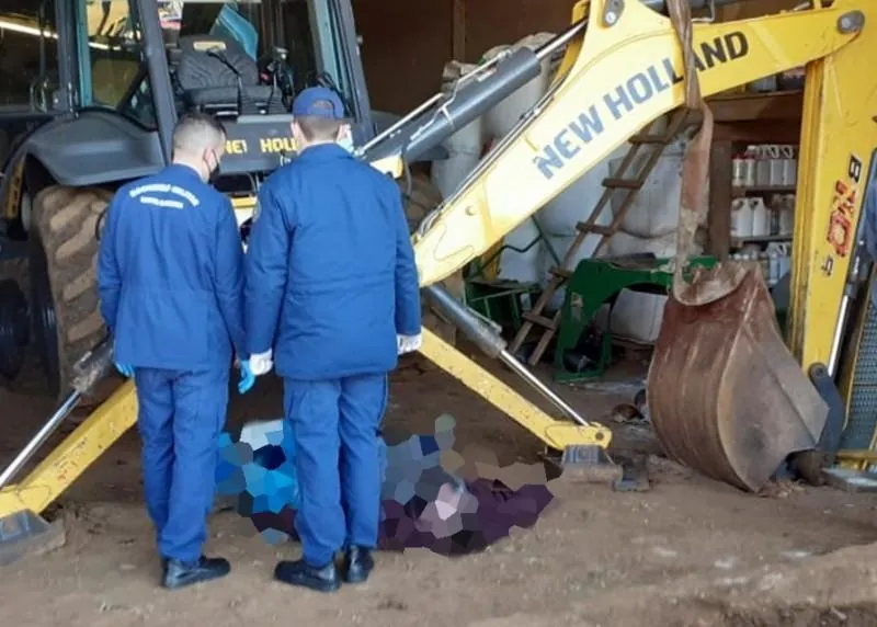 Homem morre ao ser atingido por braço de retroescavadeira