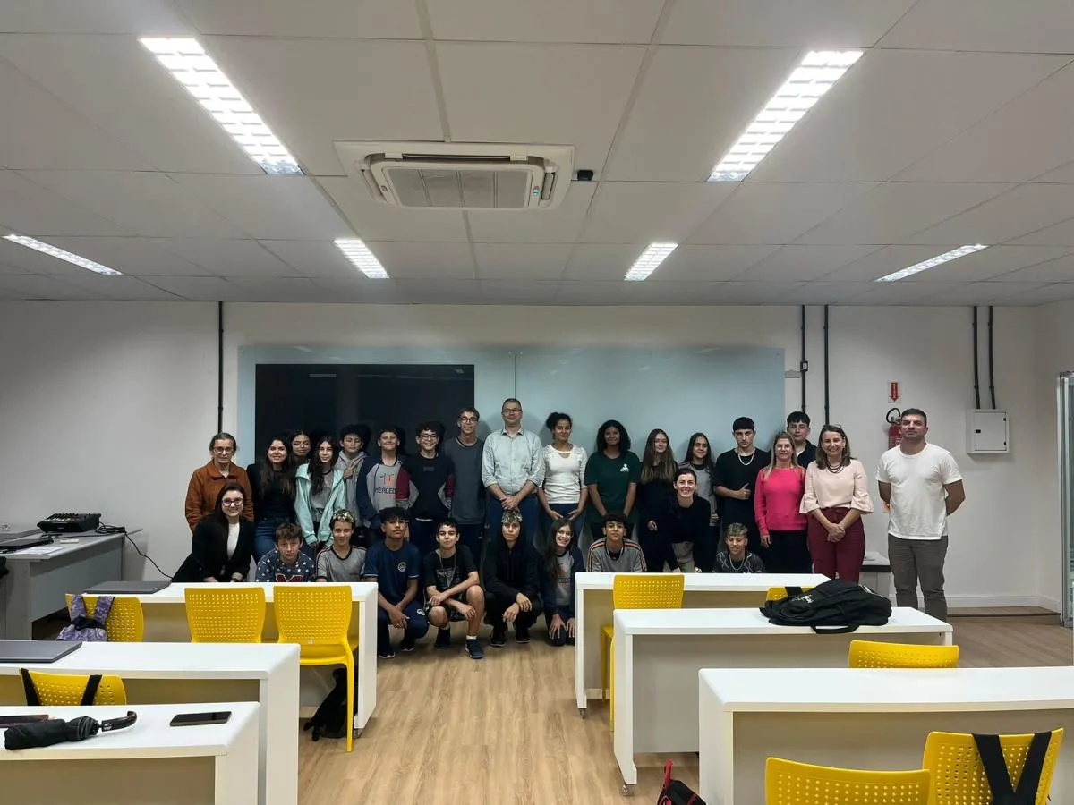 Alunos de Joaçaba iniciam etapa do projeto Cyber DEV para aprendizagem