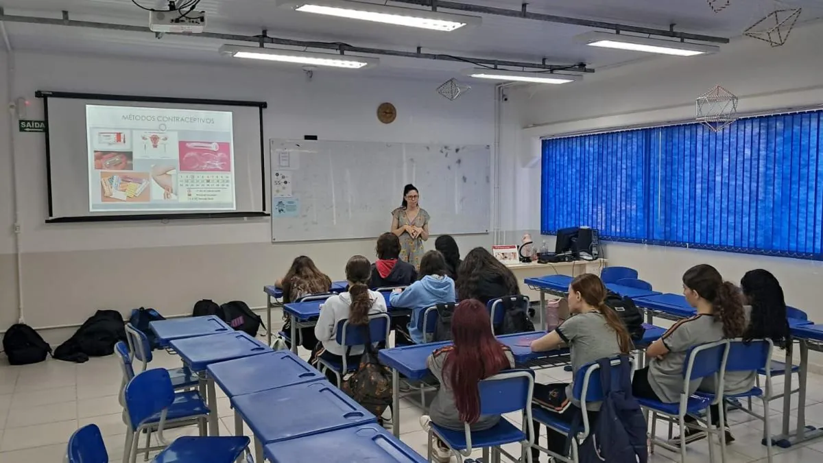 Ambulatório de HIV de Joaçaba desenvolve projeto de orientação sobre saúde sexual com alunos do 8º ano