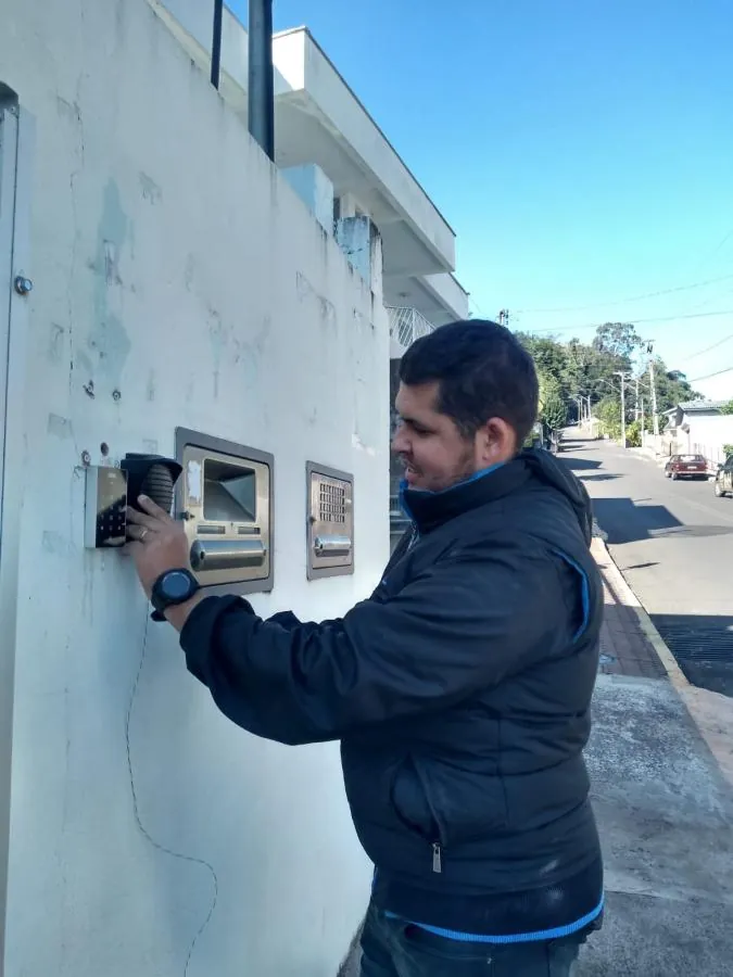 Escolas e creches de Herval d’Oeste terão interfones e projetores