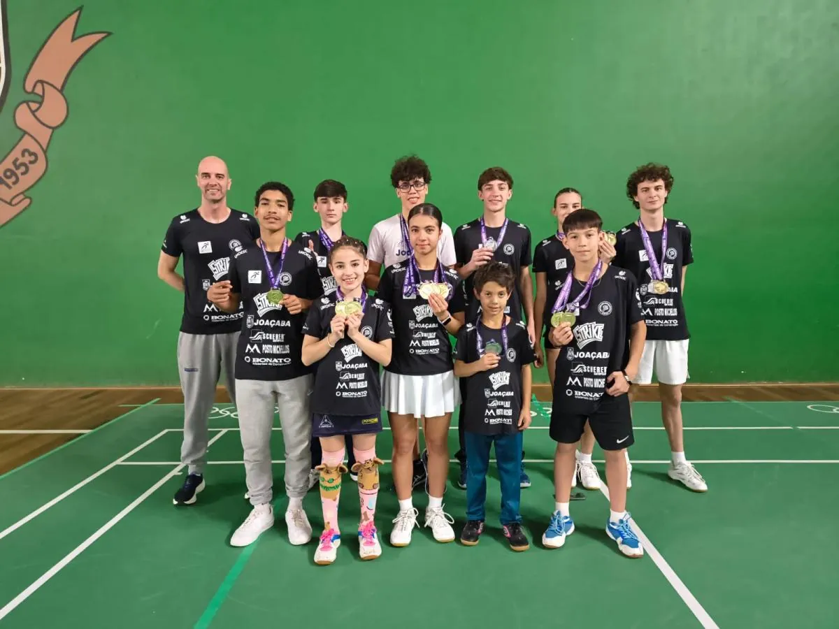 AMOB conquista 19 medalhas e 13 títulos no Campeonato Sul-Brasileiro de Badminton