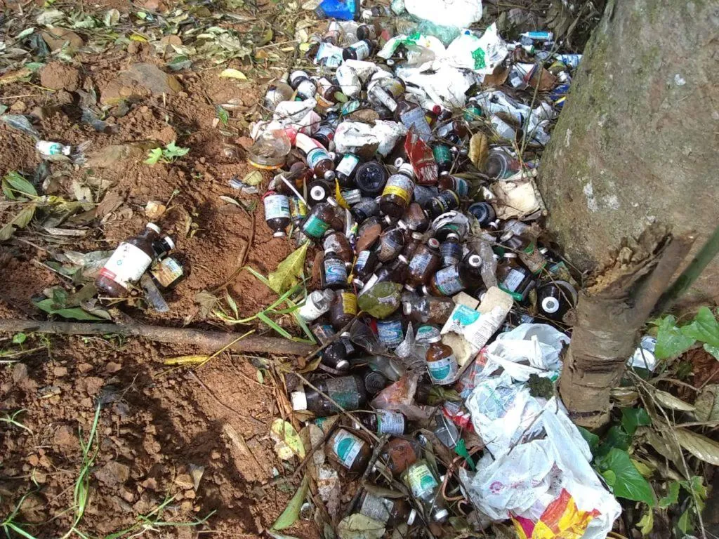 Lixo hospitalar veterinário é encontrado em beira de estrada de Herval d’Oeste