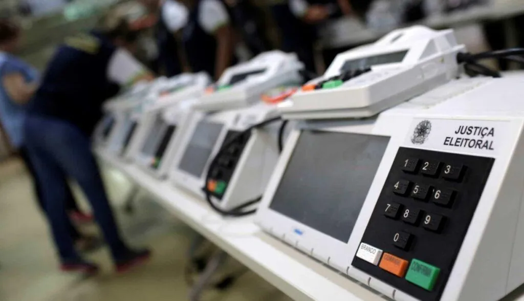TRE-SC inicia distribuição das urnas eletrônicas para as Eleições 2020