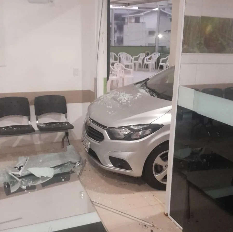 Oncologia do HUST é atingida por veículo desgovernado
