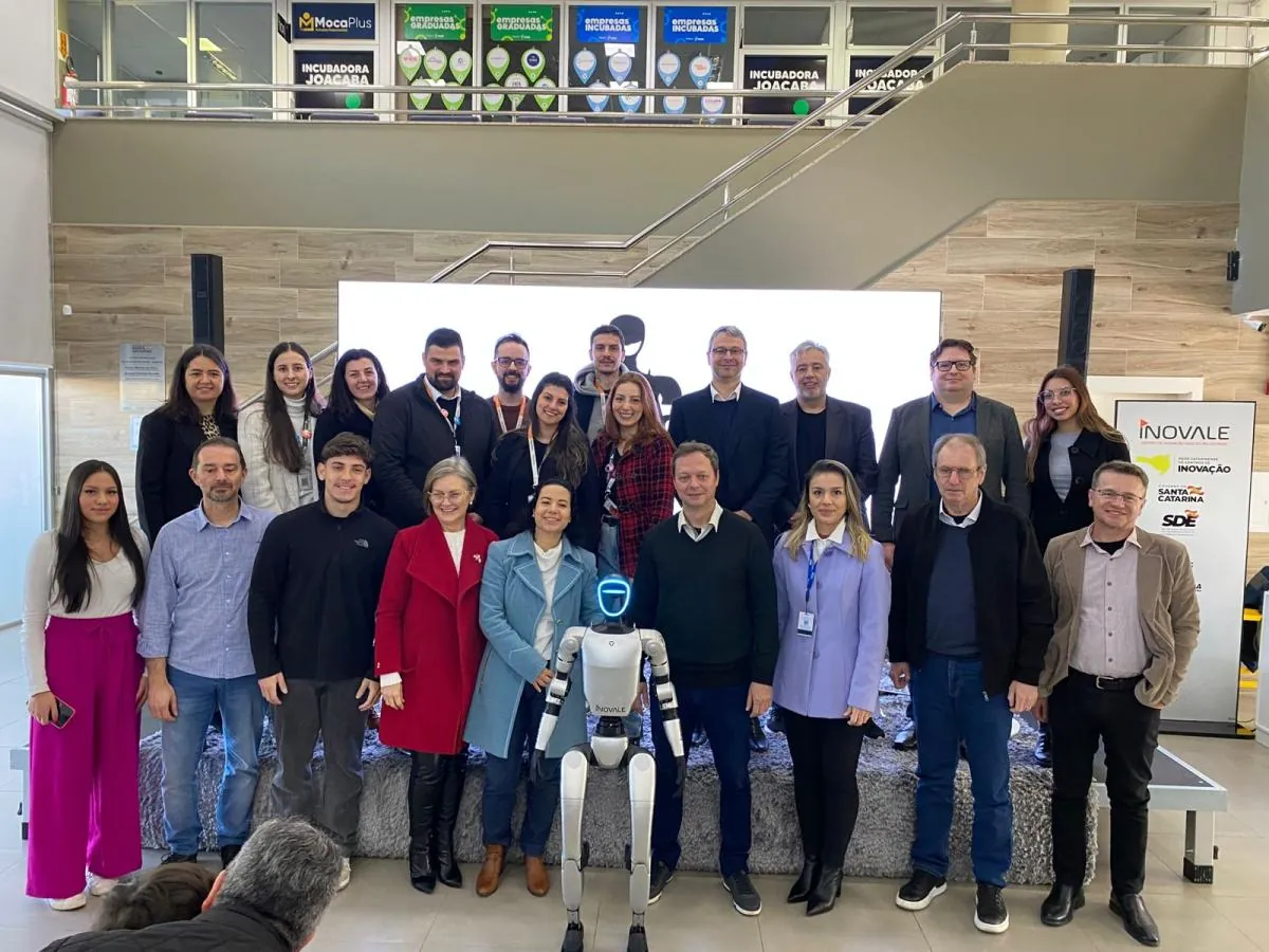 Inovale lança primeiro robô humanoide da região e inaugura novo marco tecnológico para o Meio-Oeste Catarinense