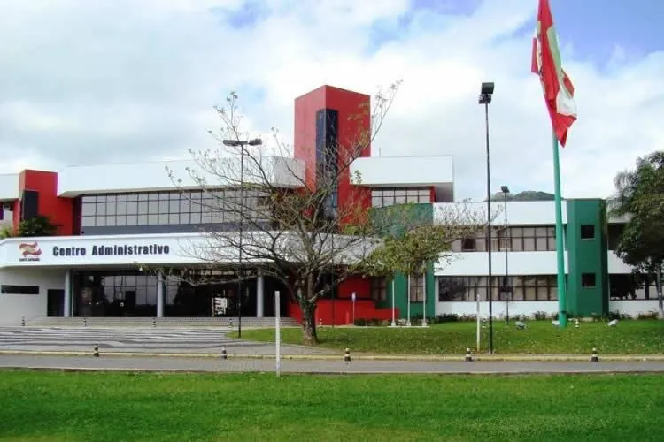 Justiça nega indenização a estudante ferido por outro aluno durante aula em escola estadual