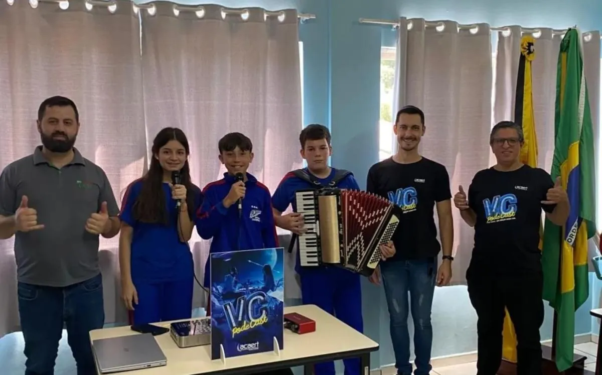 Rádio Líder FM e Escola Estação Luzerna vencem concurso “VcPodeCast”