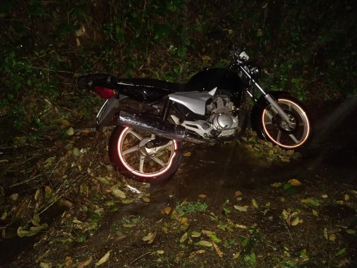 Motociclista fica ferido em acidente na SC-453