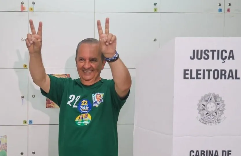 Jorginho Mello (PL) votou em Herval d’Oeste na manhã deste domingo (4)